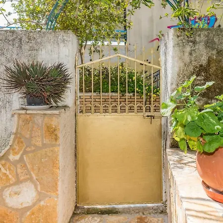 בית נופש Reseda House זקינטוס טאון