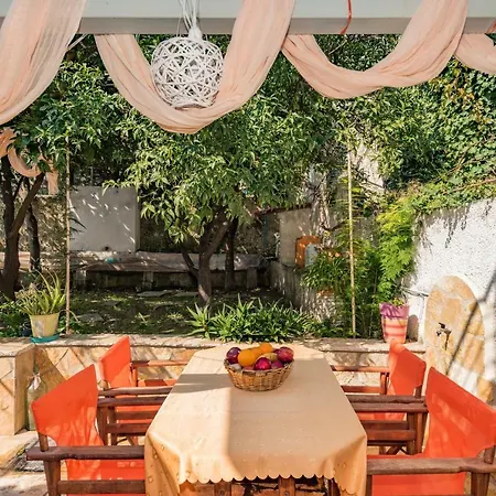 Reseda House *
